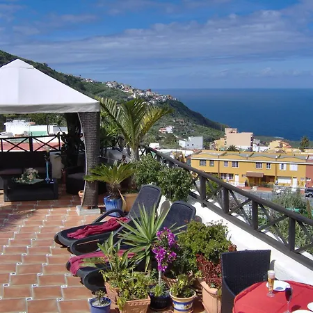 Moderne Mit Privatem Balkon Sowie Meer- Und Gebirgsblick Apartment